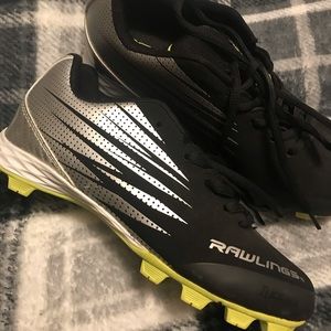 Rawlings womens softball cleats sz 5, almost new